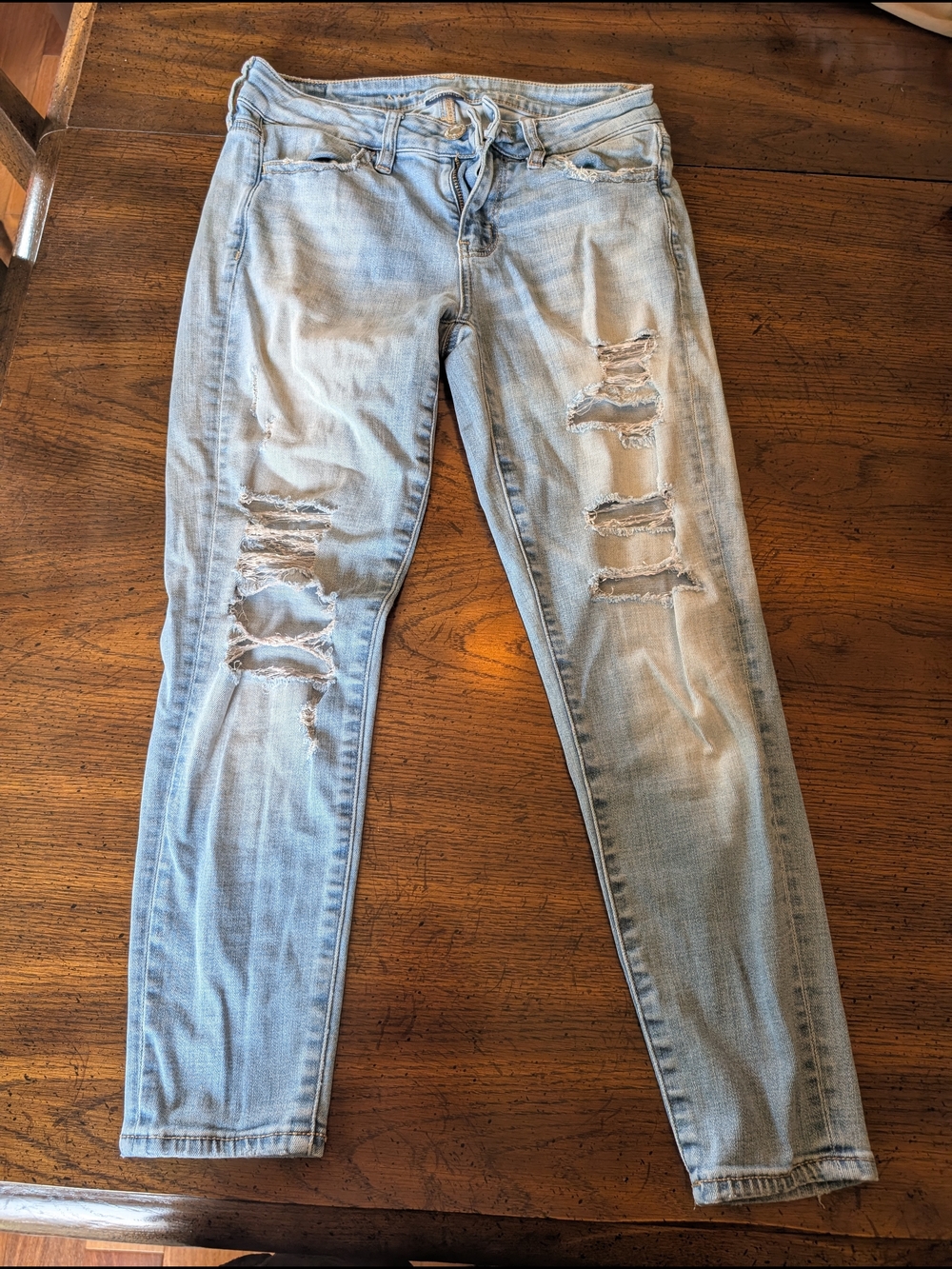 American Eagle Outfitters Light Blue Distressed Skinny Jeans